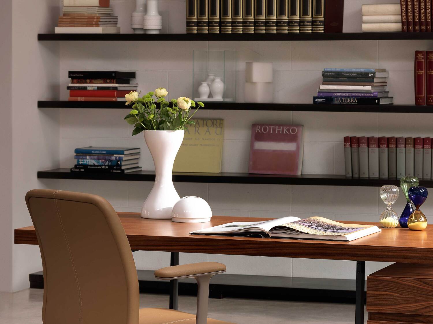 05 newson vase